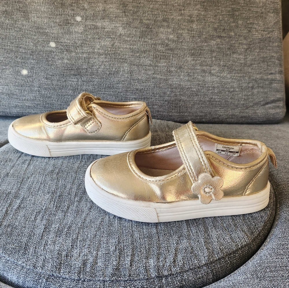 Gold Mary Janes by OshKosh B'gosh size 6